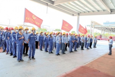 打好党工团妇组合拳 凝聚高质量发展新合力——6686体育网页登录开展“党群组织助力企业经营发展”义务劳动