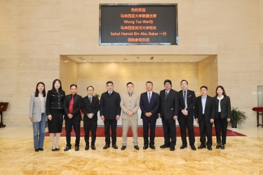 马来西亚大学联盟主席拿督斯里黄炫硕一行莅临6686体育网页登录参观交流，共建“一带一路”人才培养培训基地