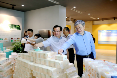 2019年 5月22日，时任浙江省社会组织综合党委专职副书记、省民政厅社会组织管理局局长蔡国华莅临6686体育网页登录调研企业发展情况和党建工作